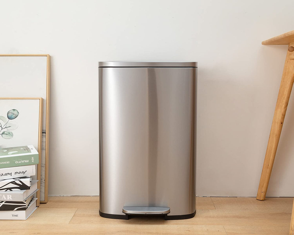 13 Gallon Steel Trash Can with Lid G2575