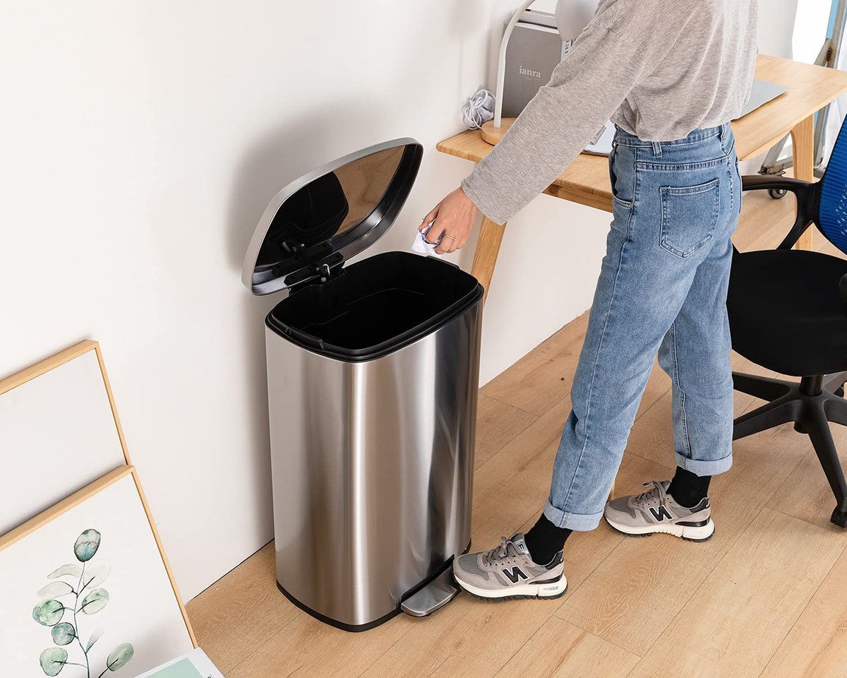 13 Gallon Steel Trash Can with Lid G2575